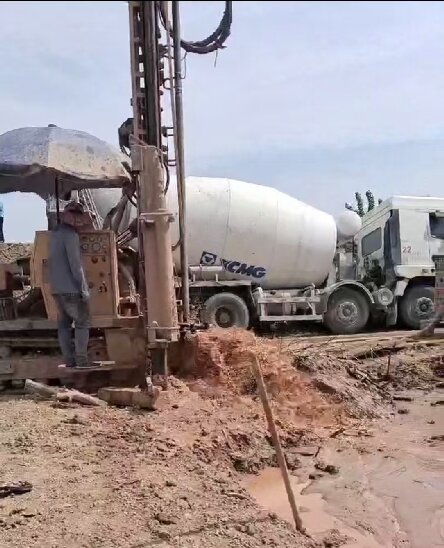 房县岩石井施工